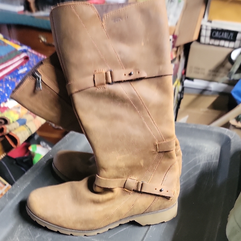 Stylish Brown Leather Winter Boots